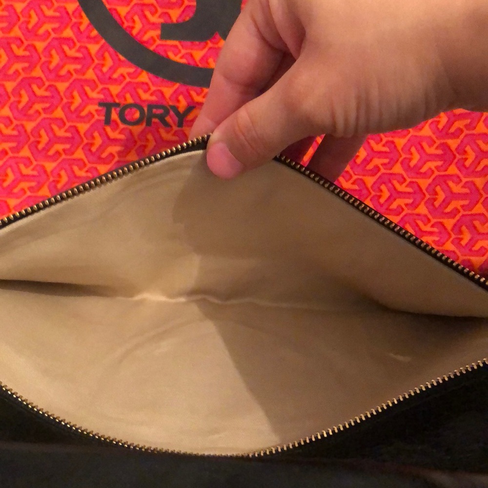 Tory Burch Reva Clutch - Picture 5 of 8